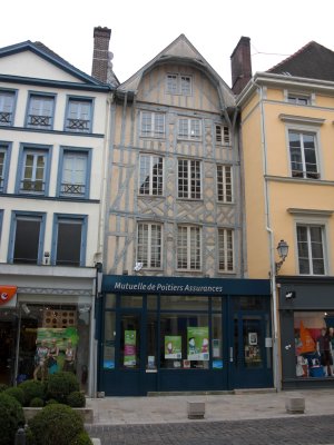 Crooked house
